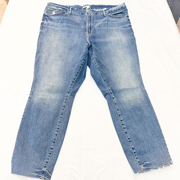 Good American Good Leg Crop Stretch Denim Jeans GLCRE873T Blue473 SIze 24 Plus - Picture 2 of 8